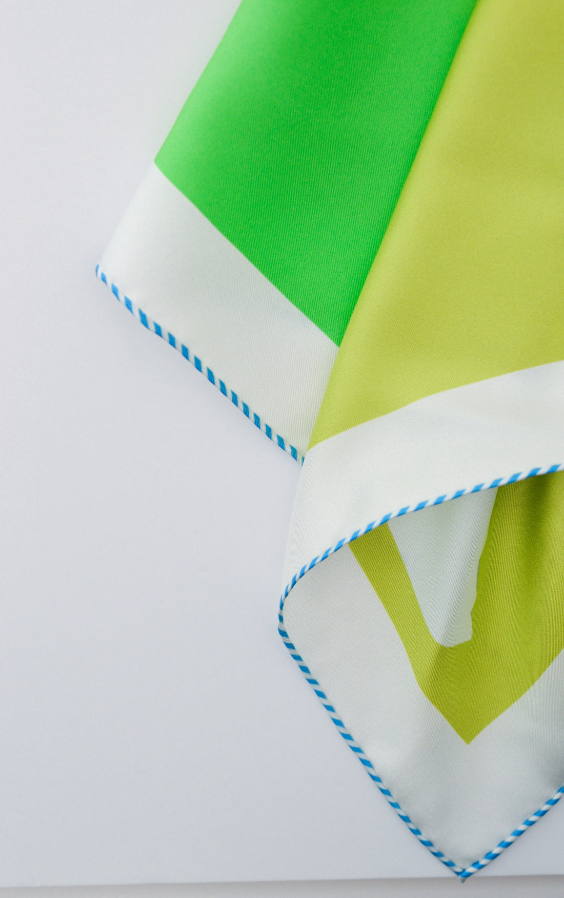 What Makes a Silk Scarf Feel Expensive?