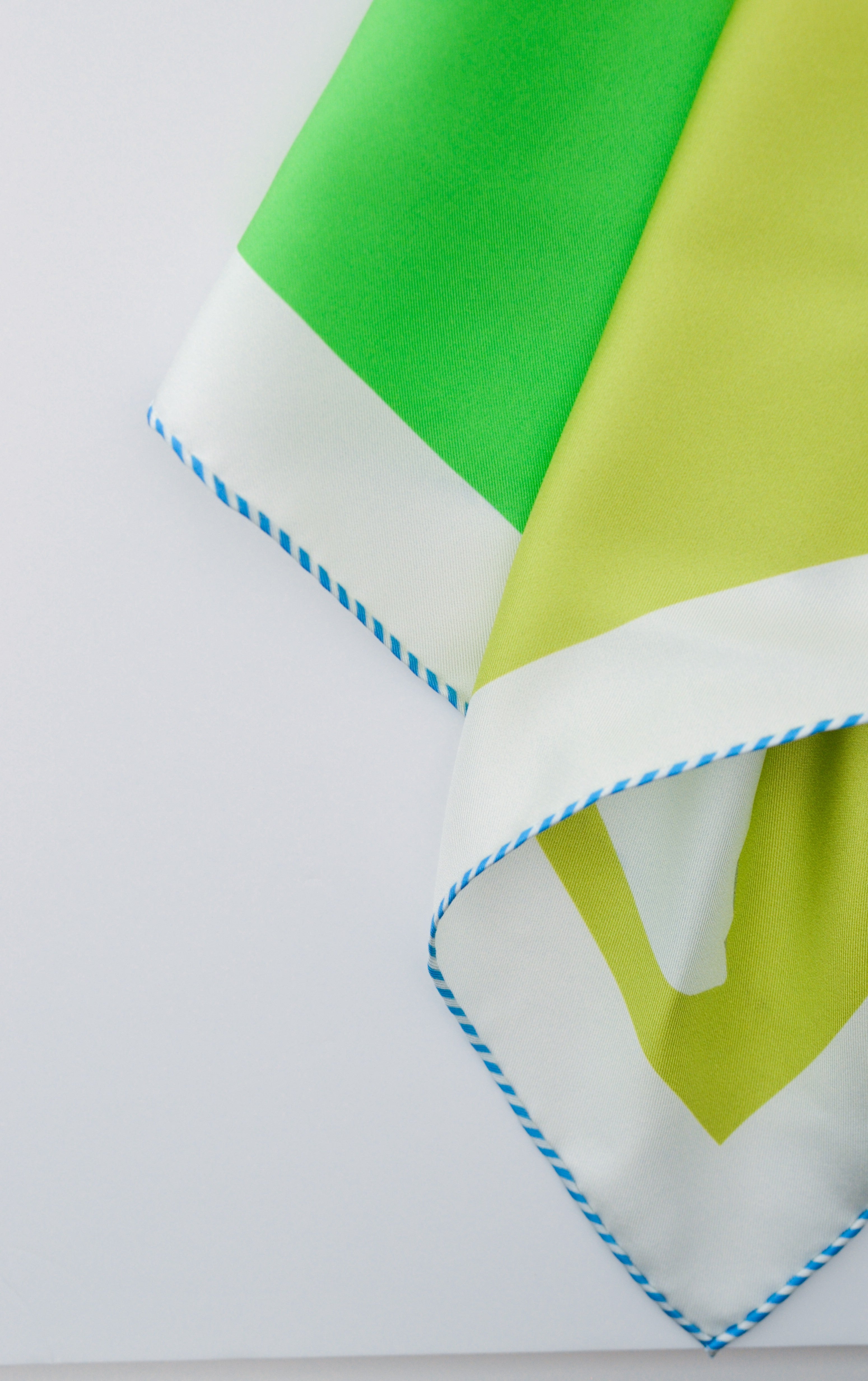 What Makes a Silk Scarf Feel Expensive?